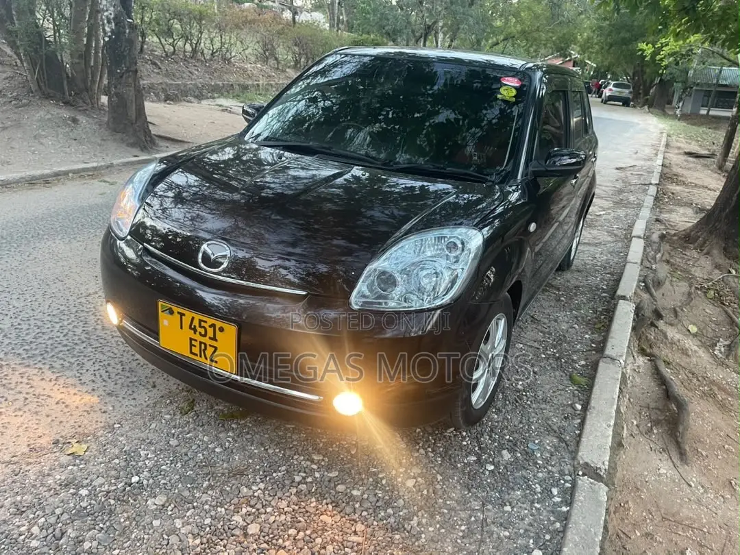 Mazda Verisa 2005 Maroon