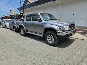 Toyota Hilux 2008 Gray