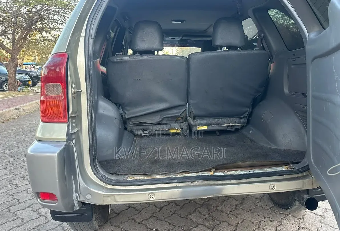 Toyota RAV4 2006 Gold