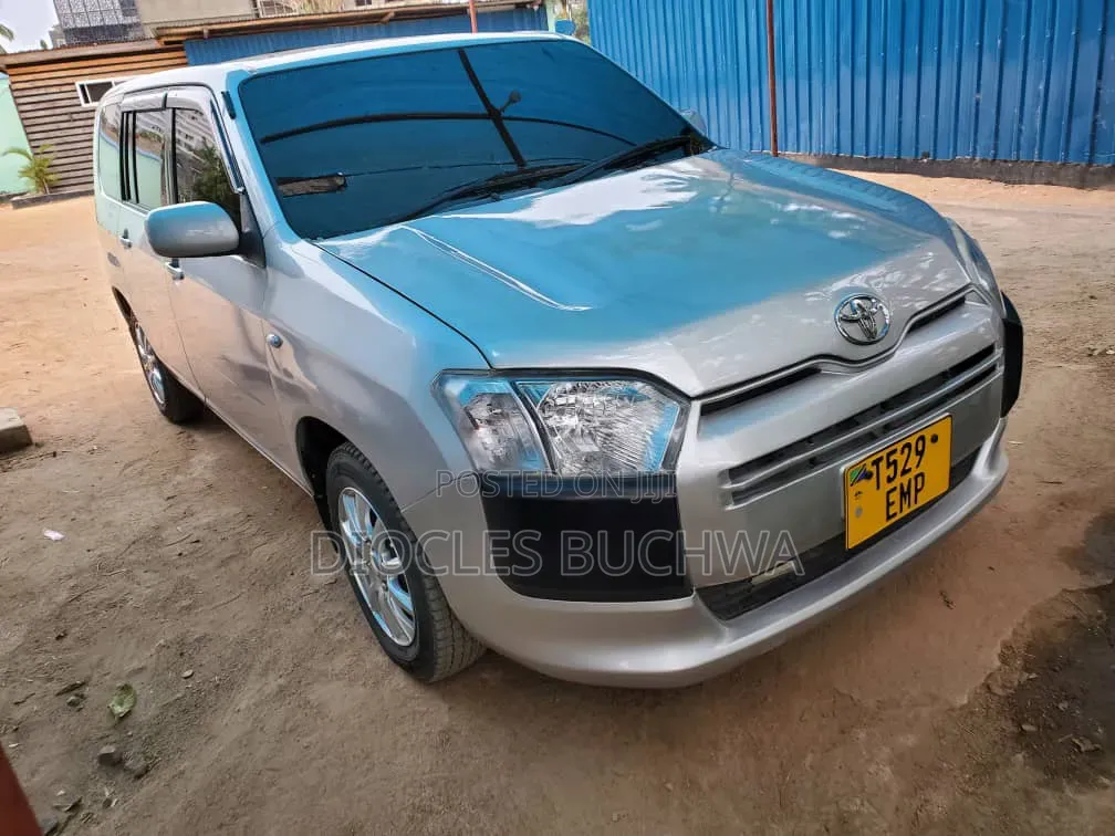 Toyota Succeed 2012 Silver