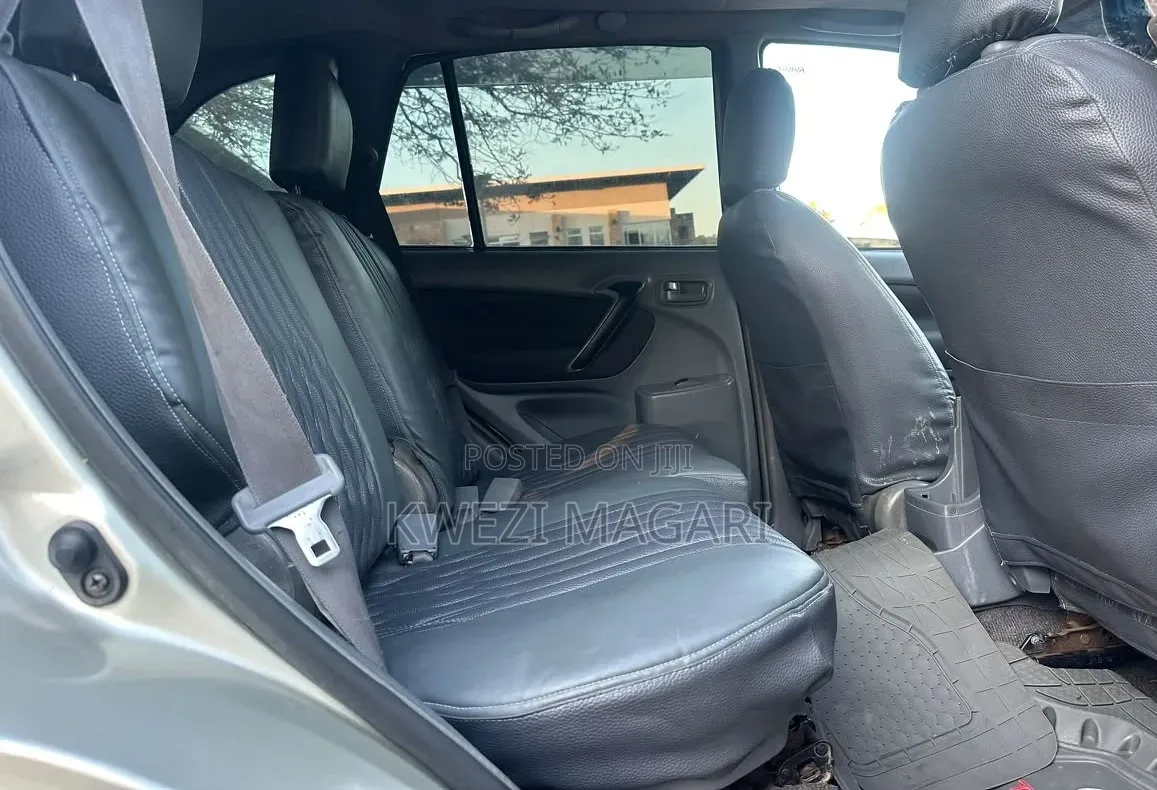 Toyota RAV4 2006 Gold