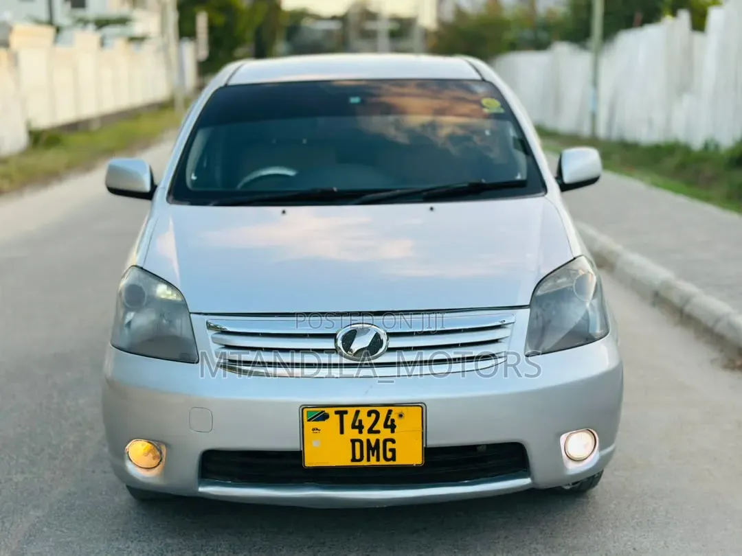 Toyota Raum 1.5 AWD 2006 Silver