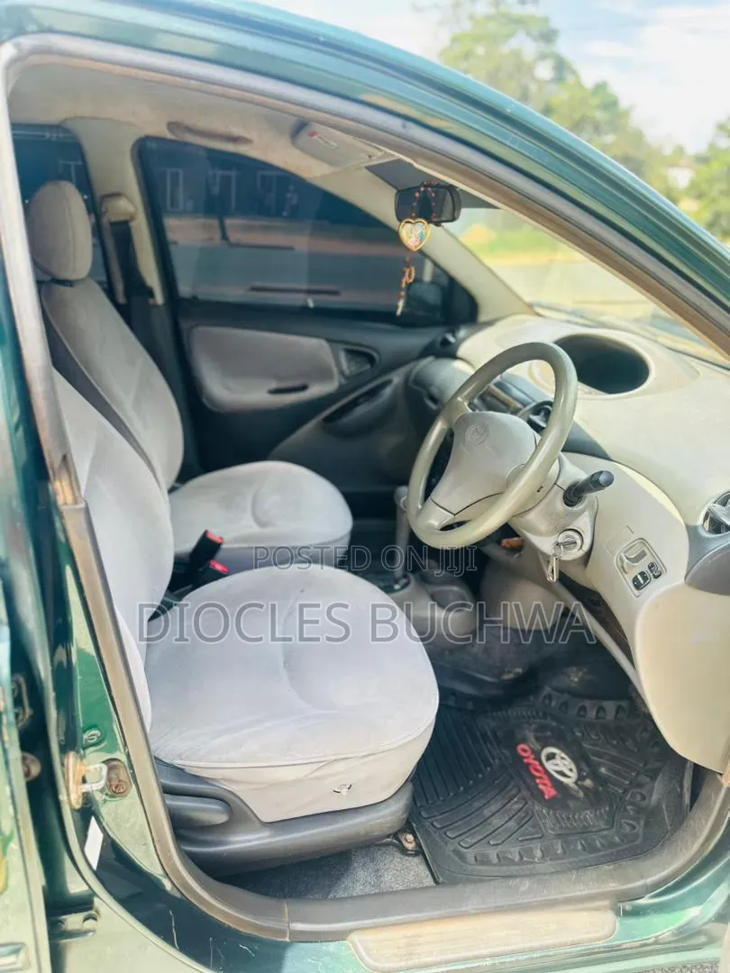 Toyota Vitz 2005 Green
