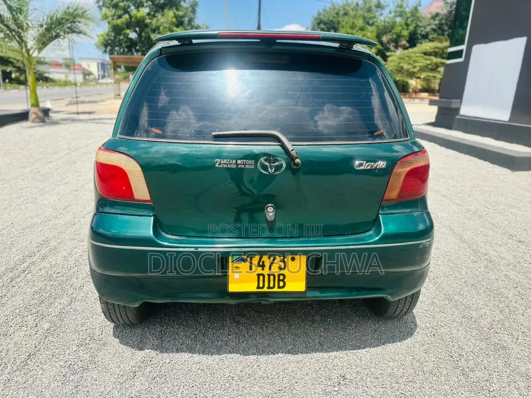 Toyota Vitz 2005 Green
