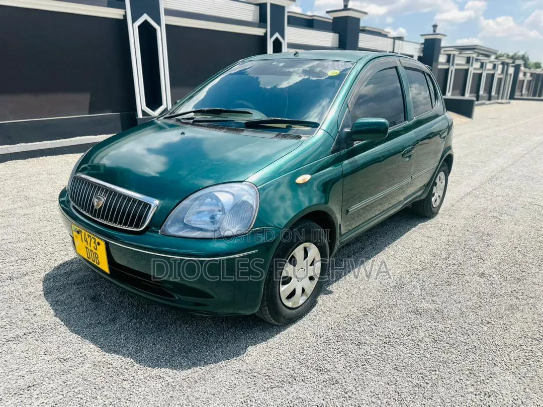 Toyota Vitz 2005 Green