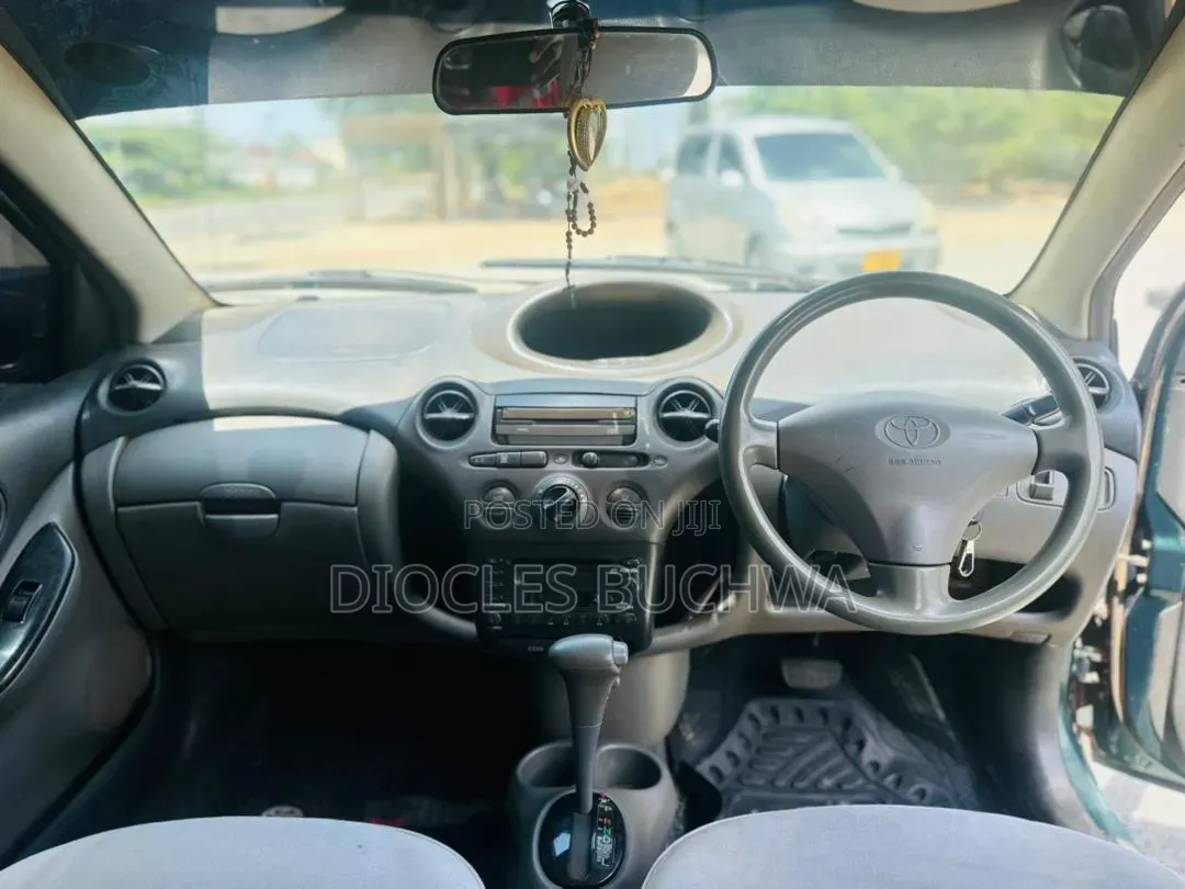 Toyota Vitz 2005 Green