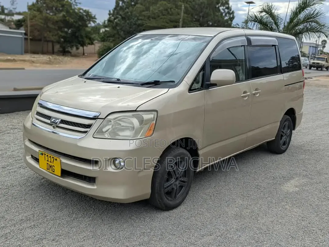 Toyota Noah 2001 Gold