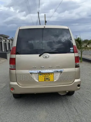 Toyota Noah 2001 Gold