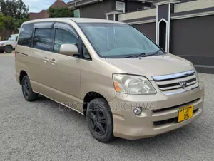 Toyota Noah 2001 Gold