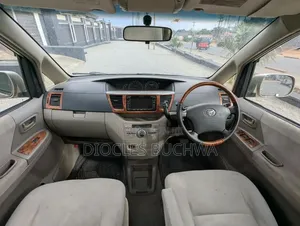 Toyota Noah 2001 Gold