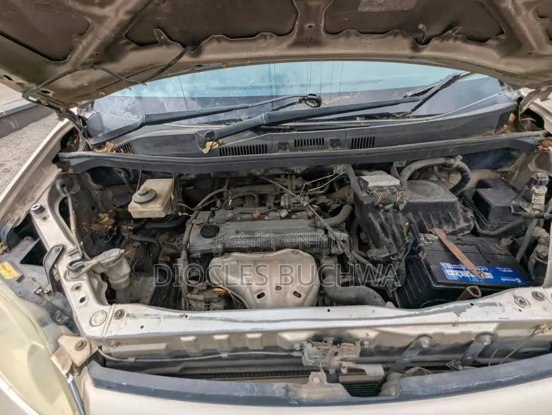 Toyota Noah 2001 Gold