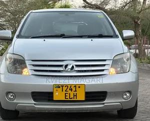 Toyota IST 2005 Silver