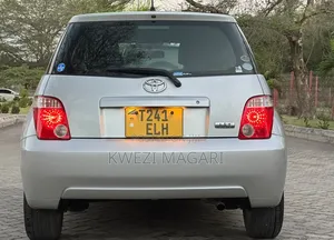 Toyota IST 2005 Silver