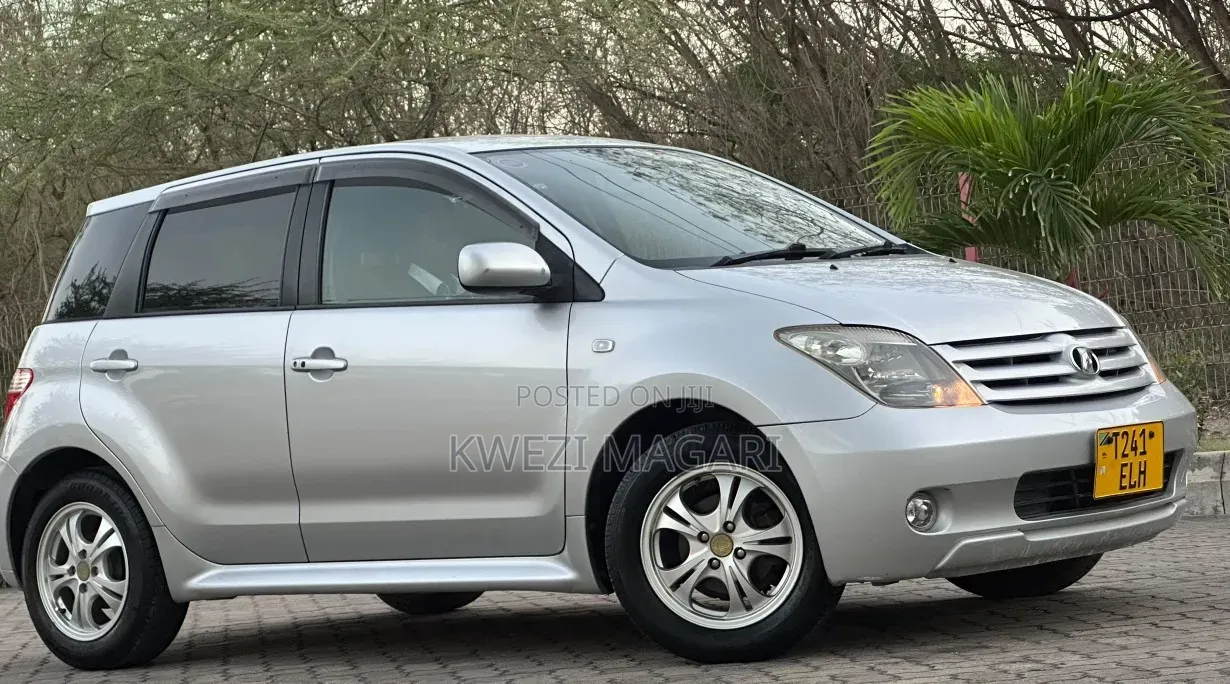 Toyota IST 2005 Silver