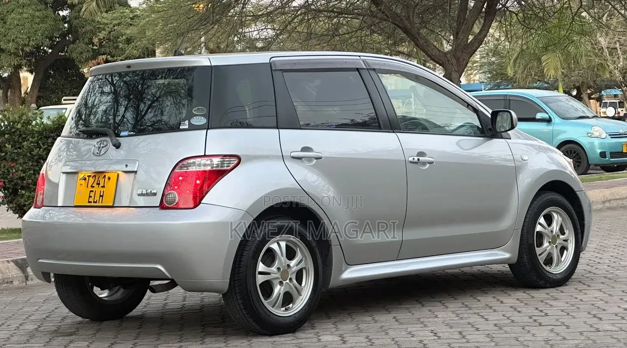 Toyota IST 2005 Silver