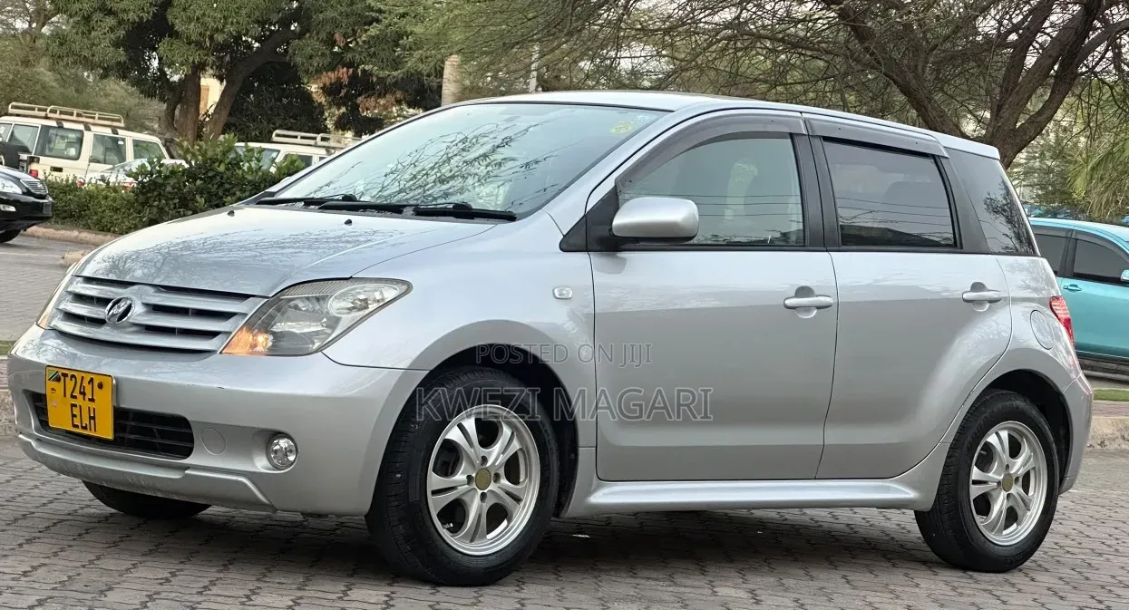 Toyota IST 2005 Silver