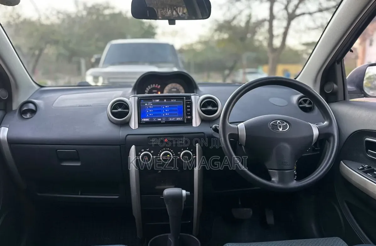 Toyota IST 2005 Silver