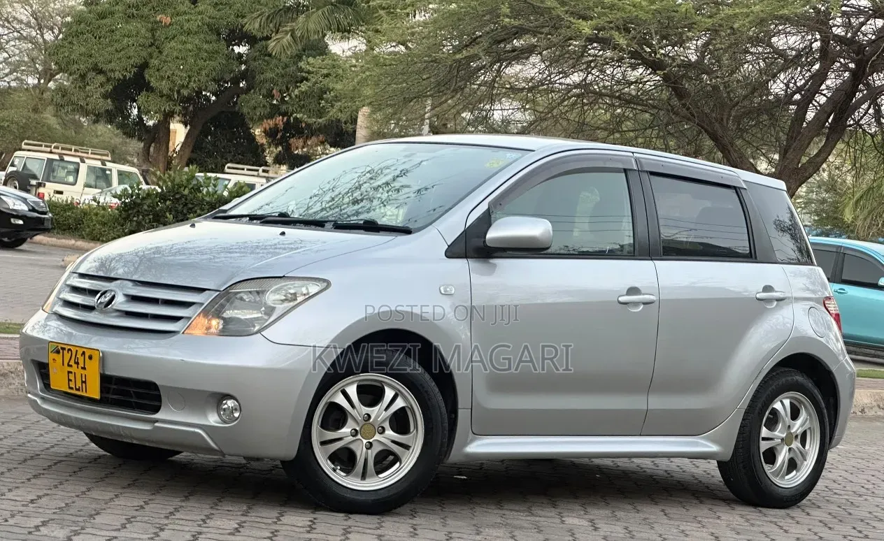 Toyota IST 2005 Silver