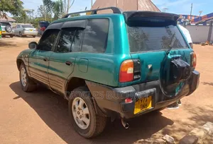Toyota RAV4 1999 Green