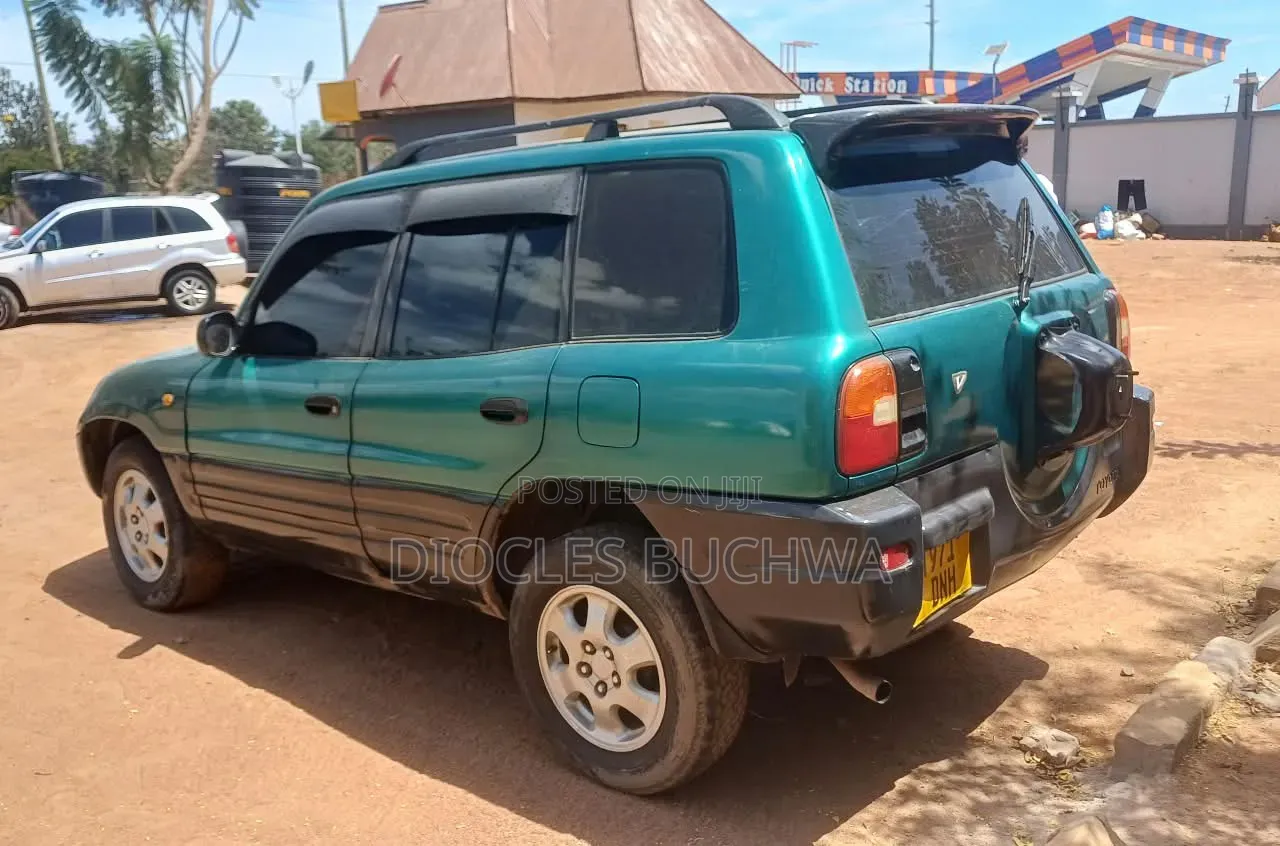 Toyota RAV4 1999 Green