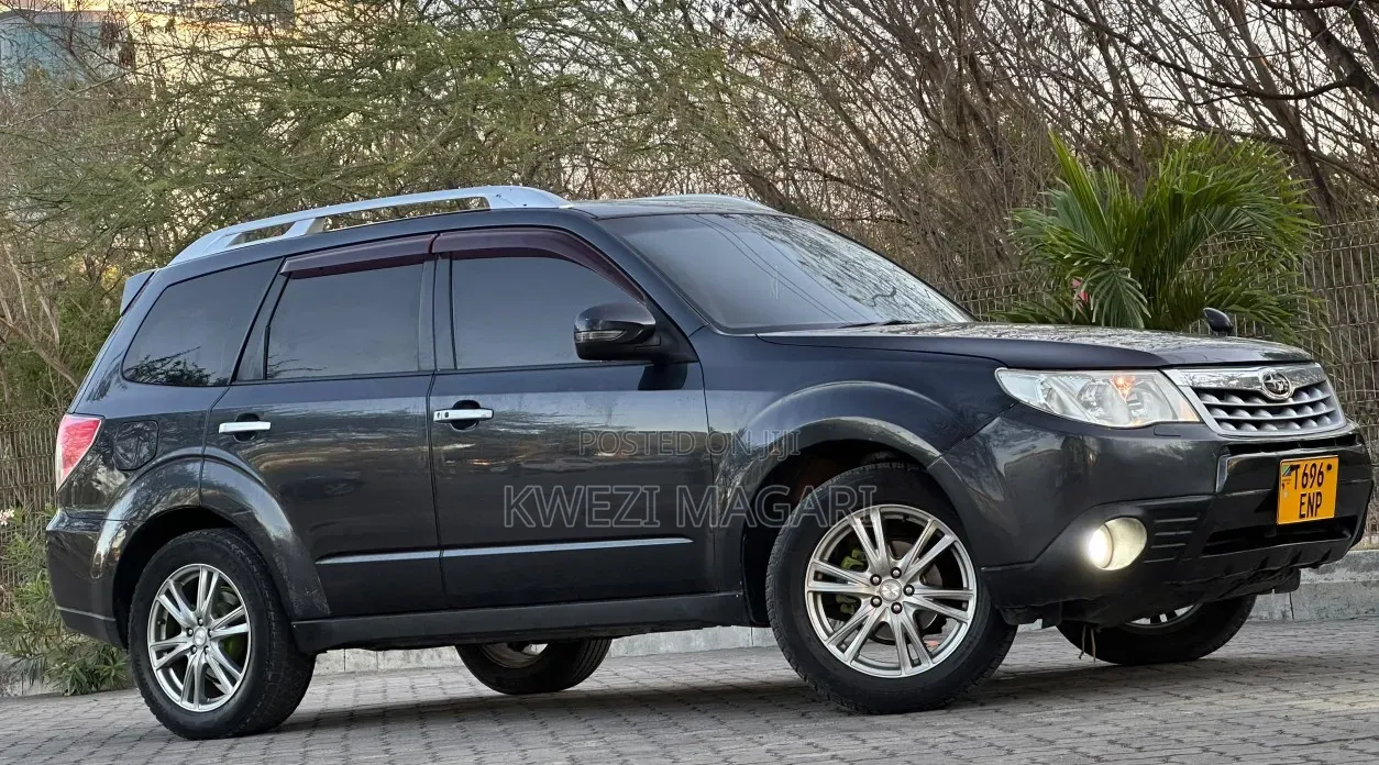Subaru Forester 2012 Gray