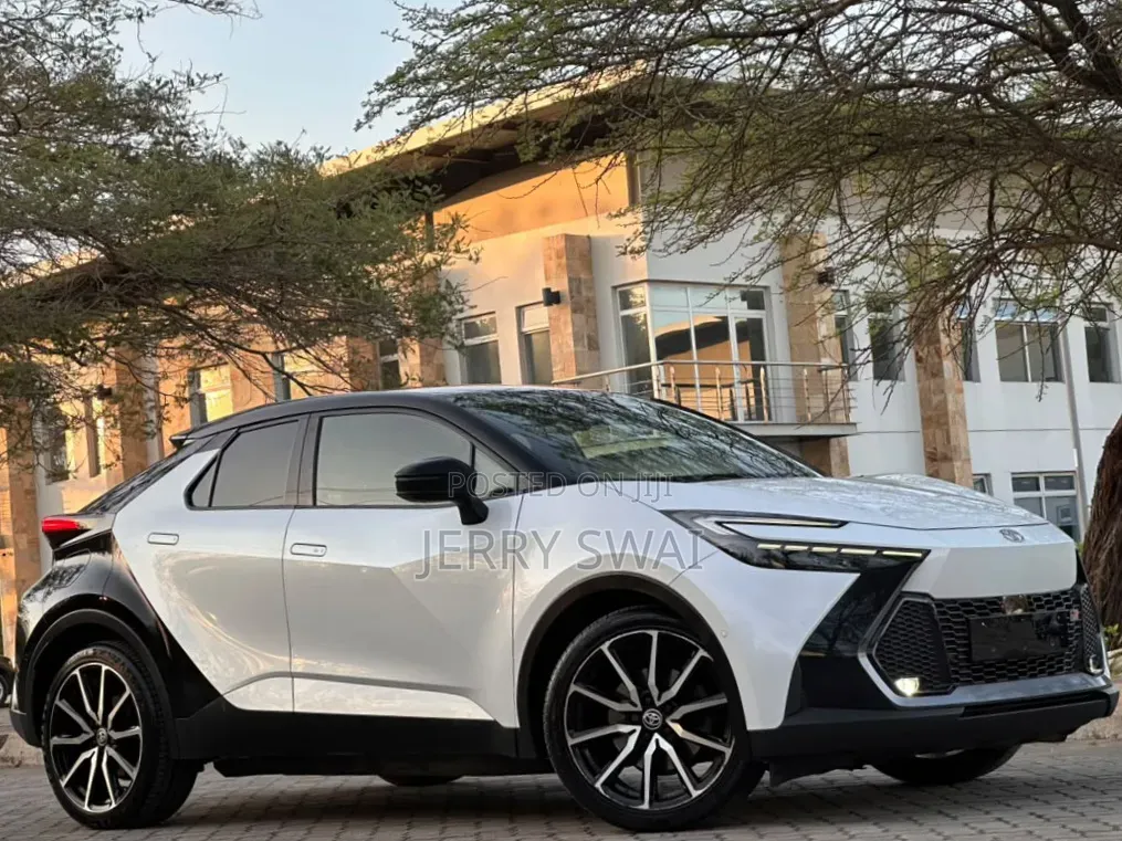Toyota C-HR 2025 White