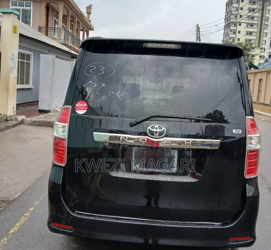 Toyota Noah 2008 Black