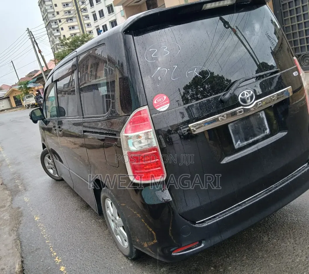 Toyota Noah 2008 Black