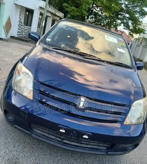 Toyota IST 2004 Blue