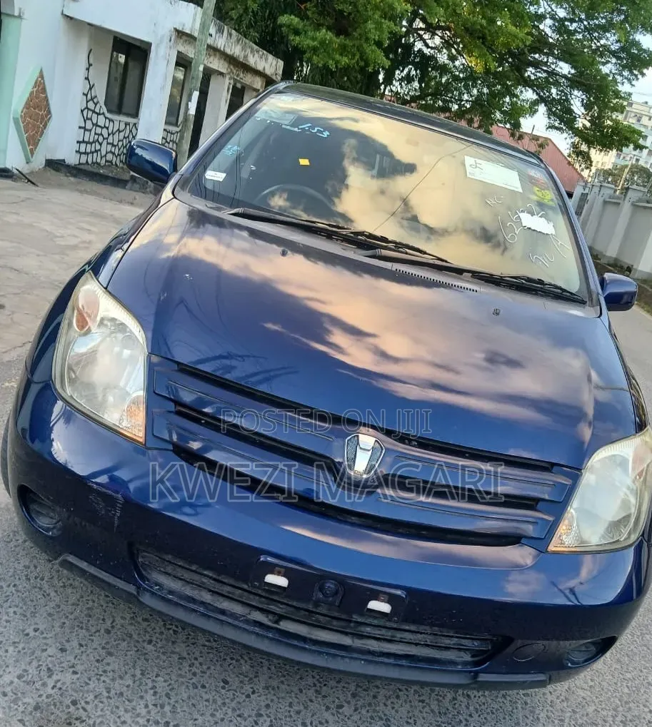 Toyota IST 2004 Blue