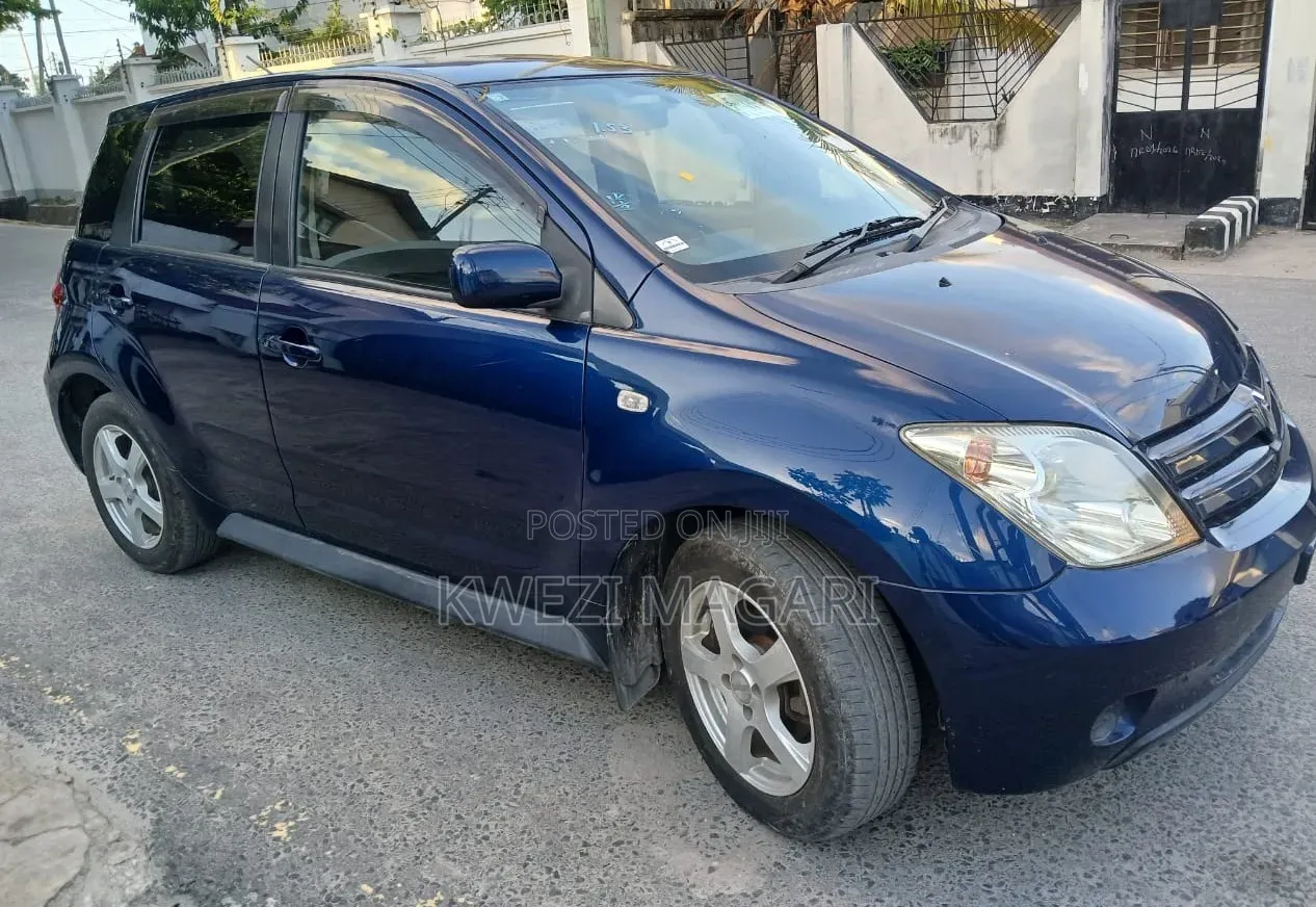 Toyota IST 2004 Blue