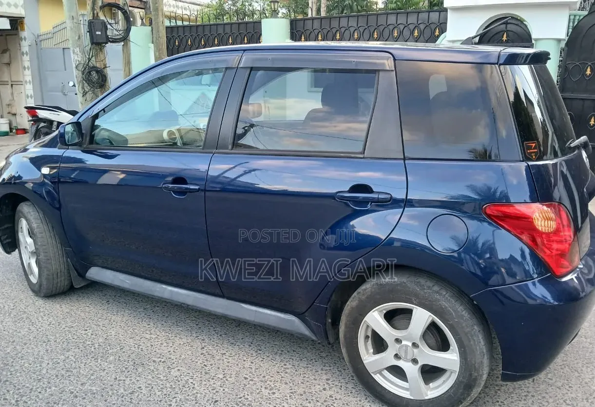 Toyota IST 2004 Blue