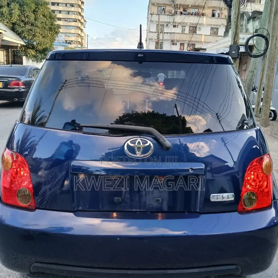 Toyota IST 2004 Blue