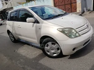 Toyota IST 2004 White