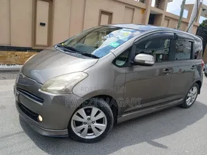 Toyota Ractis 2007 Gray