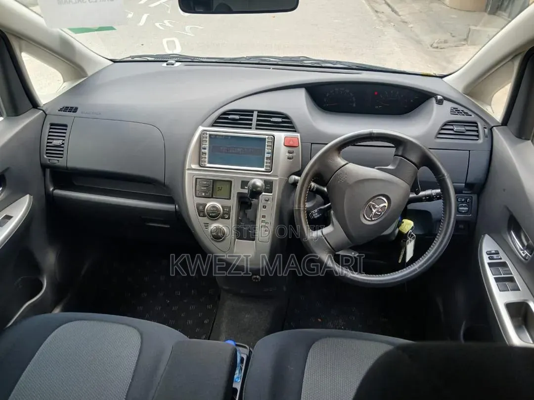 Toyota Ractis 2007 Gray