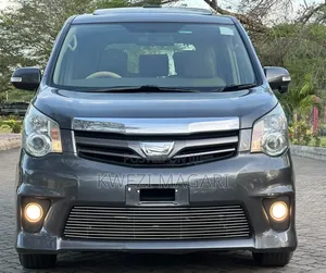 Toyota Noah 2012 Gray