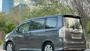 Toyota Noah 2012 Gray