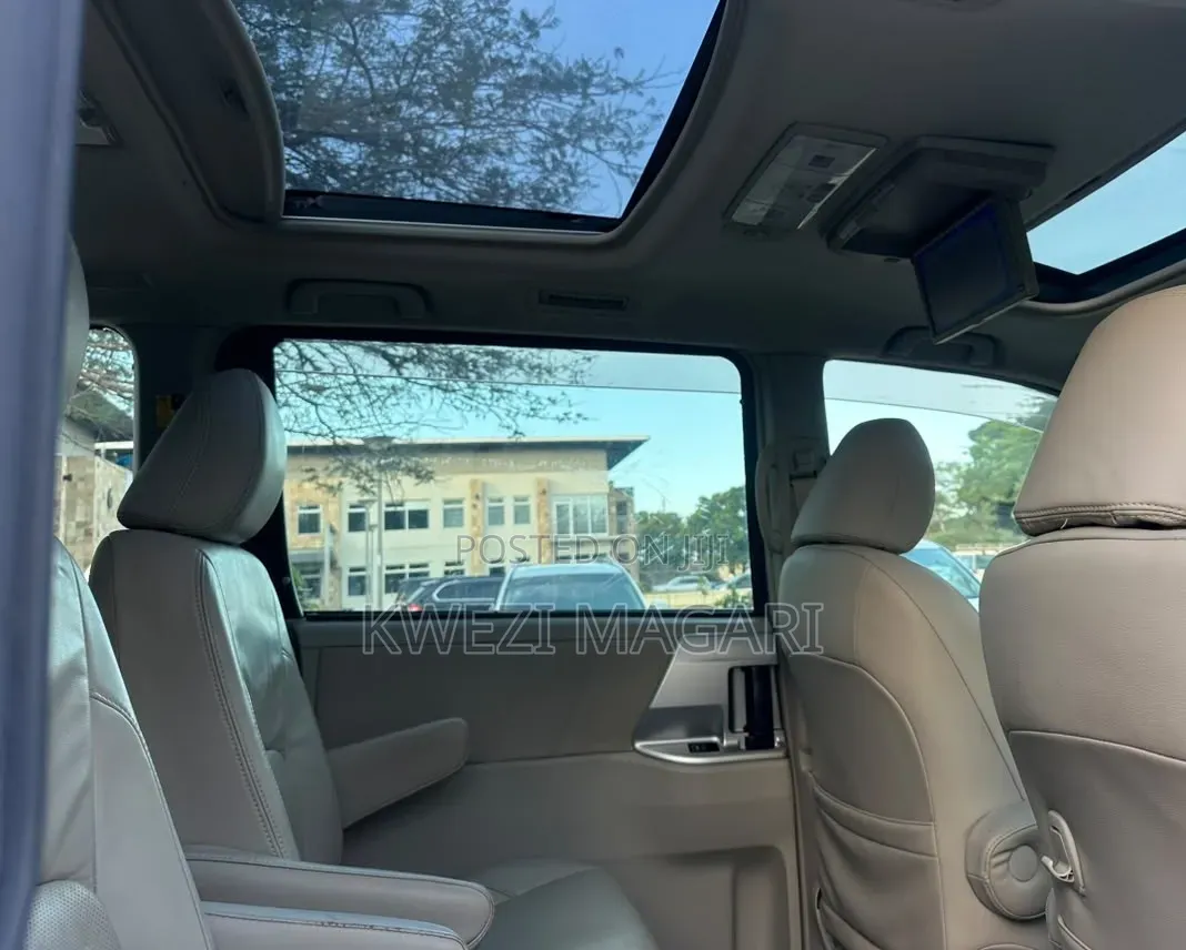 Toyota Noah 2012 Gray