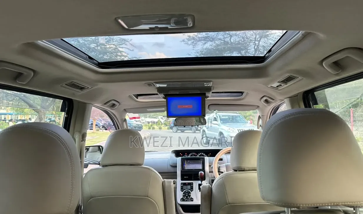 Toyota Noah 2012 Gray