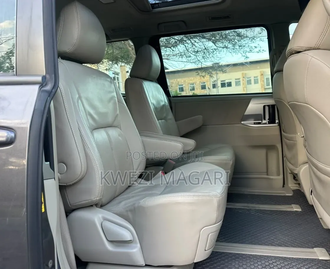 Toyota Noah 2012 Gray
