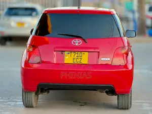 Toyota IST 2004 Red