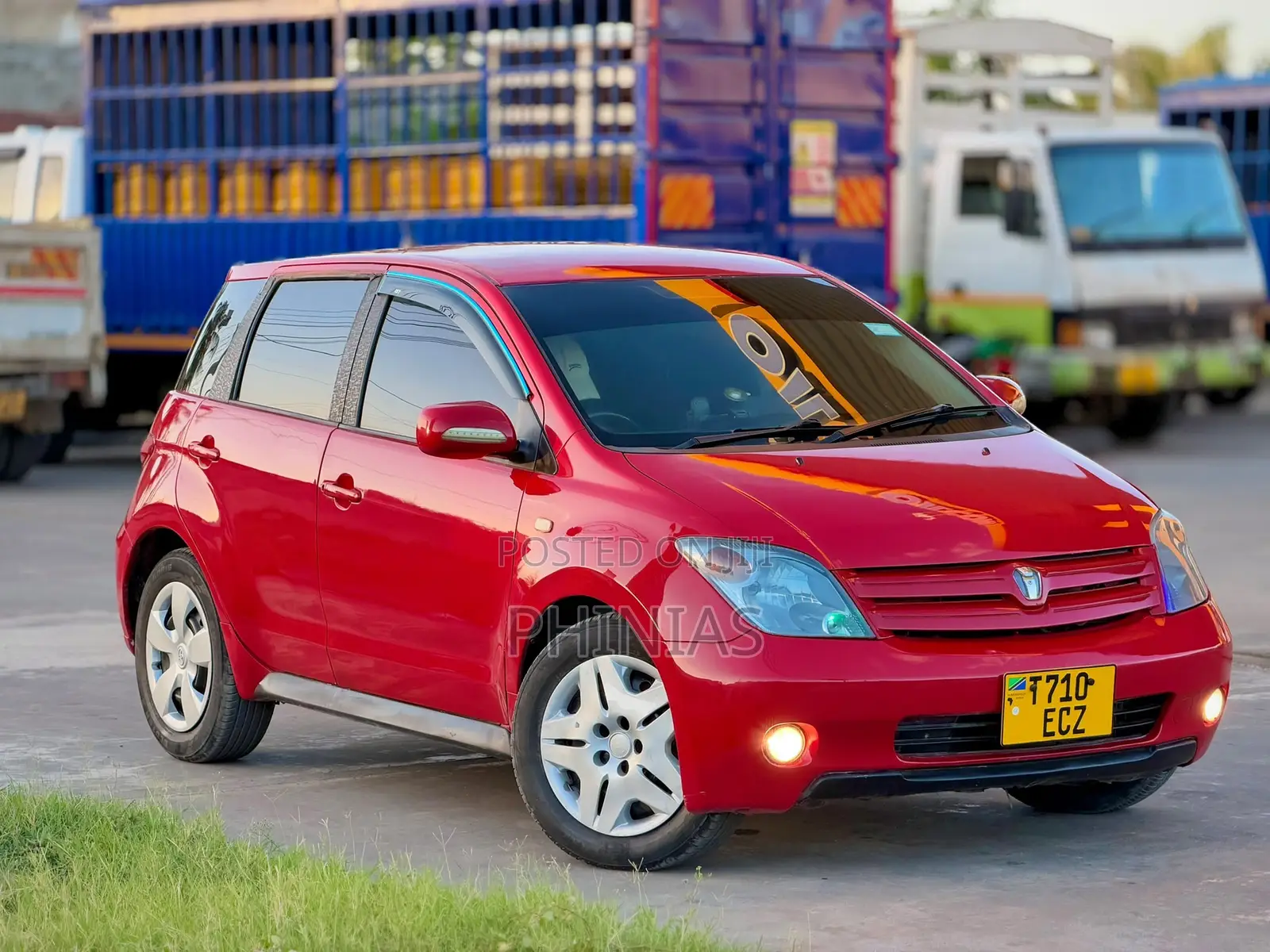 Toyota IST 2004 Red