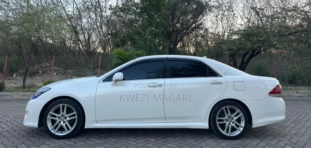 Toyota Crown 2011 White