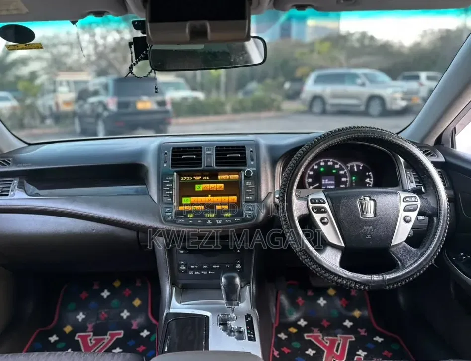 Toyota Crown 2011 White