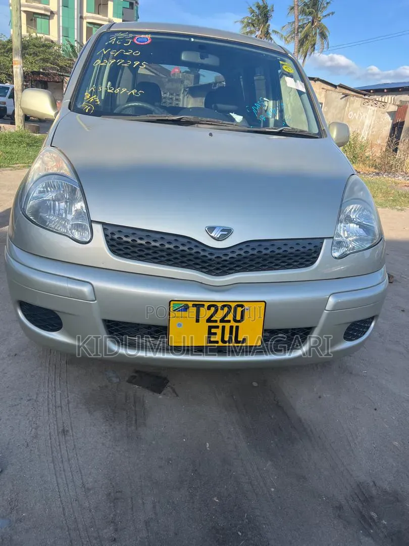 Toyota Fun Cargo 2004
