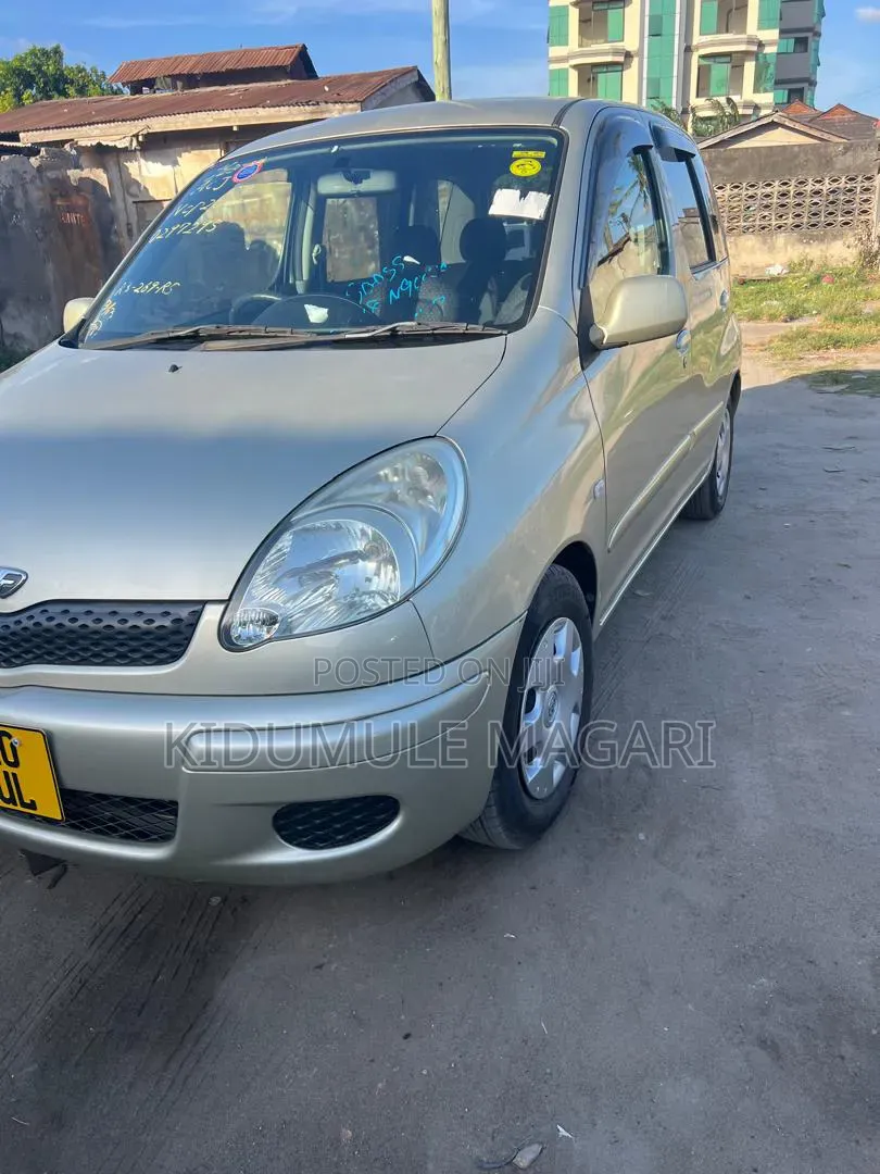Toyota Fun Cargo 2004