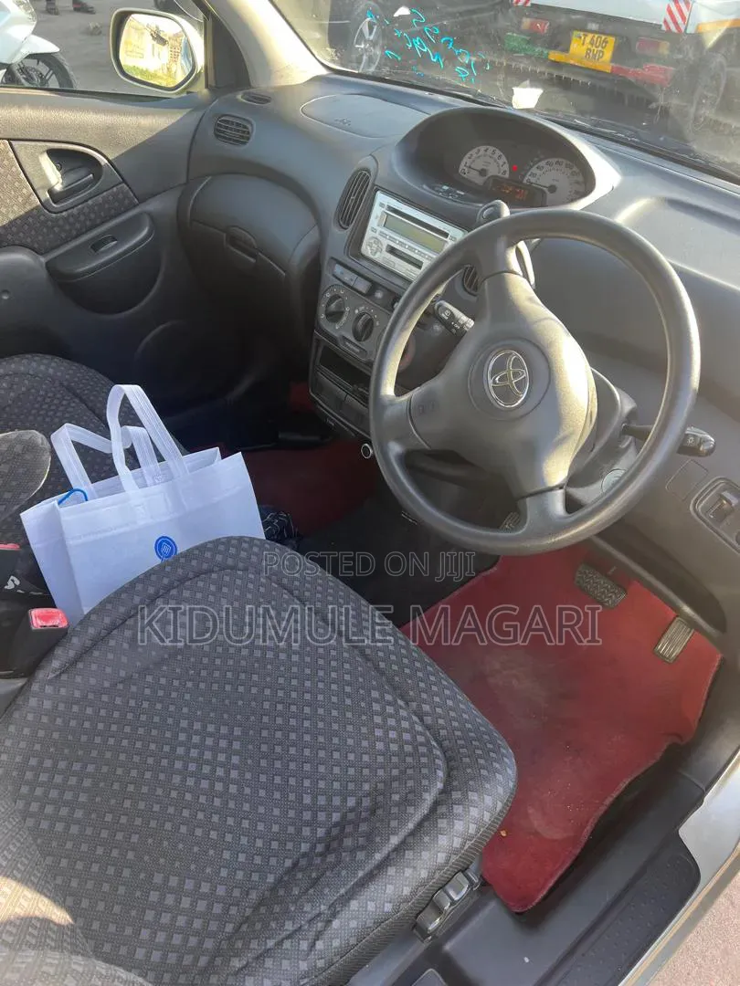 Toyota Fun Cargo 2004