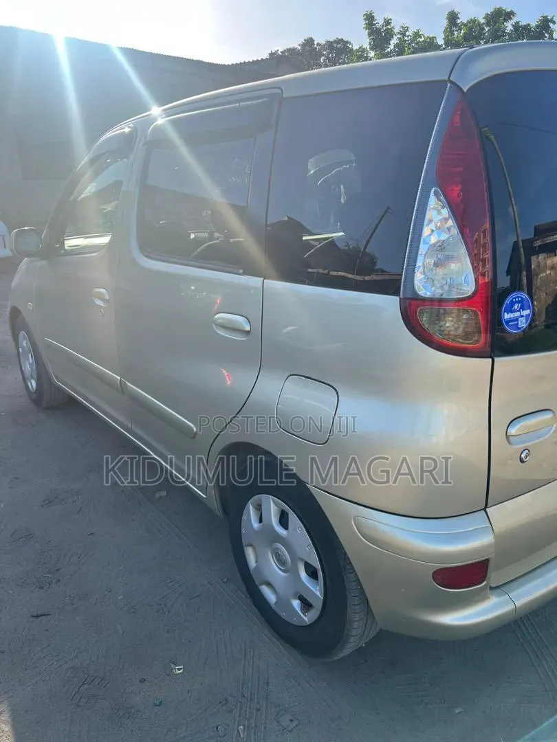 Toyota Fun Cargo 2004