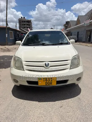 Toyota IST 2004 White